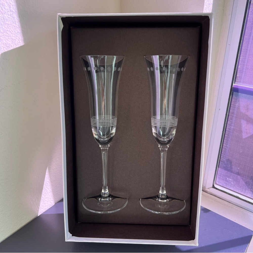 🖤 NIB🖤 VERA WANG Wedgewood Cercle Flute Pair